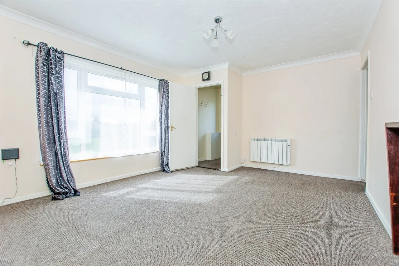 Coldhorn Crescent, Wisbech, photo 3