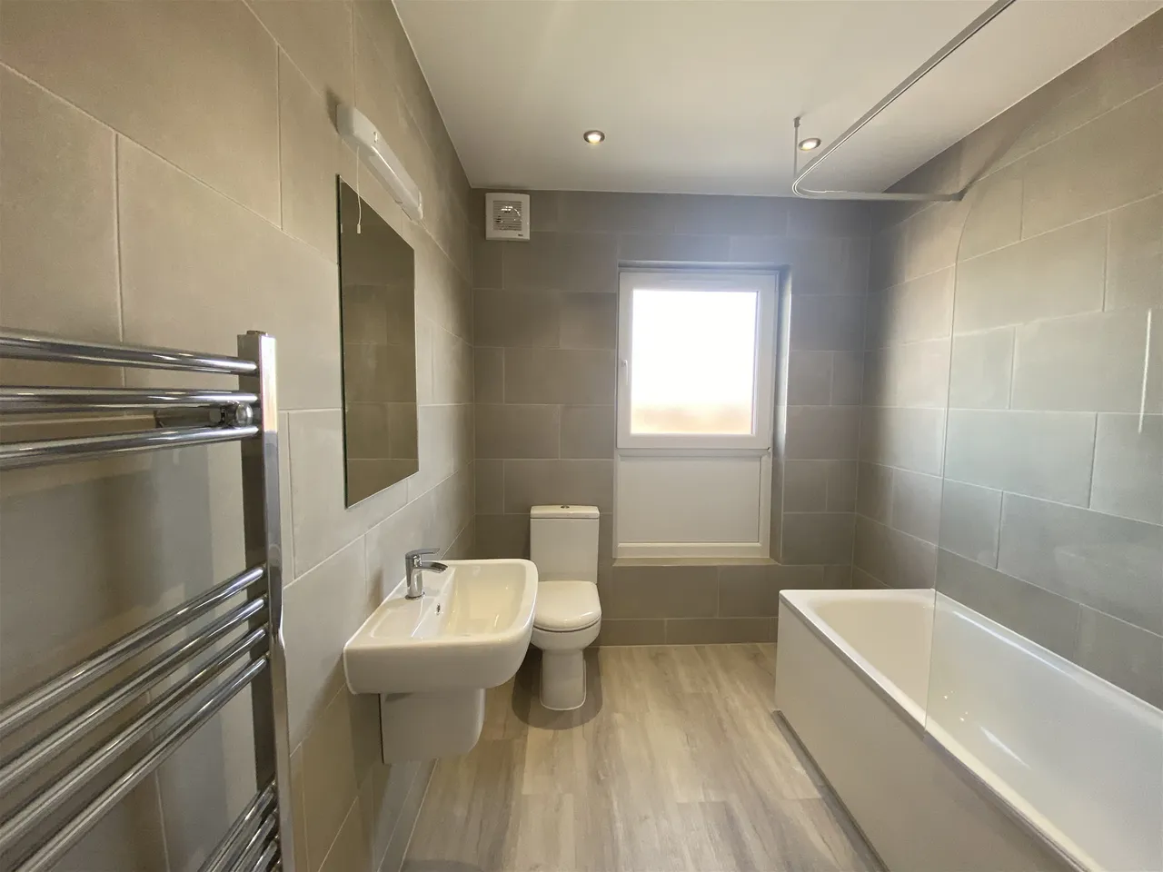 High Road, Romford, RM6, photo 6