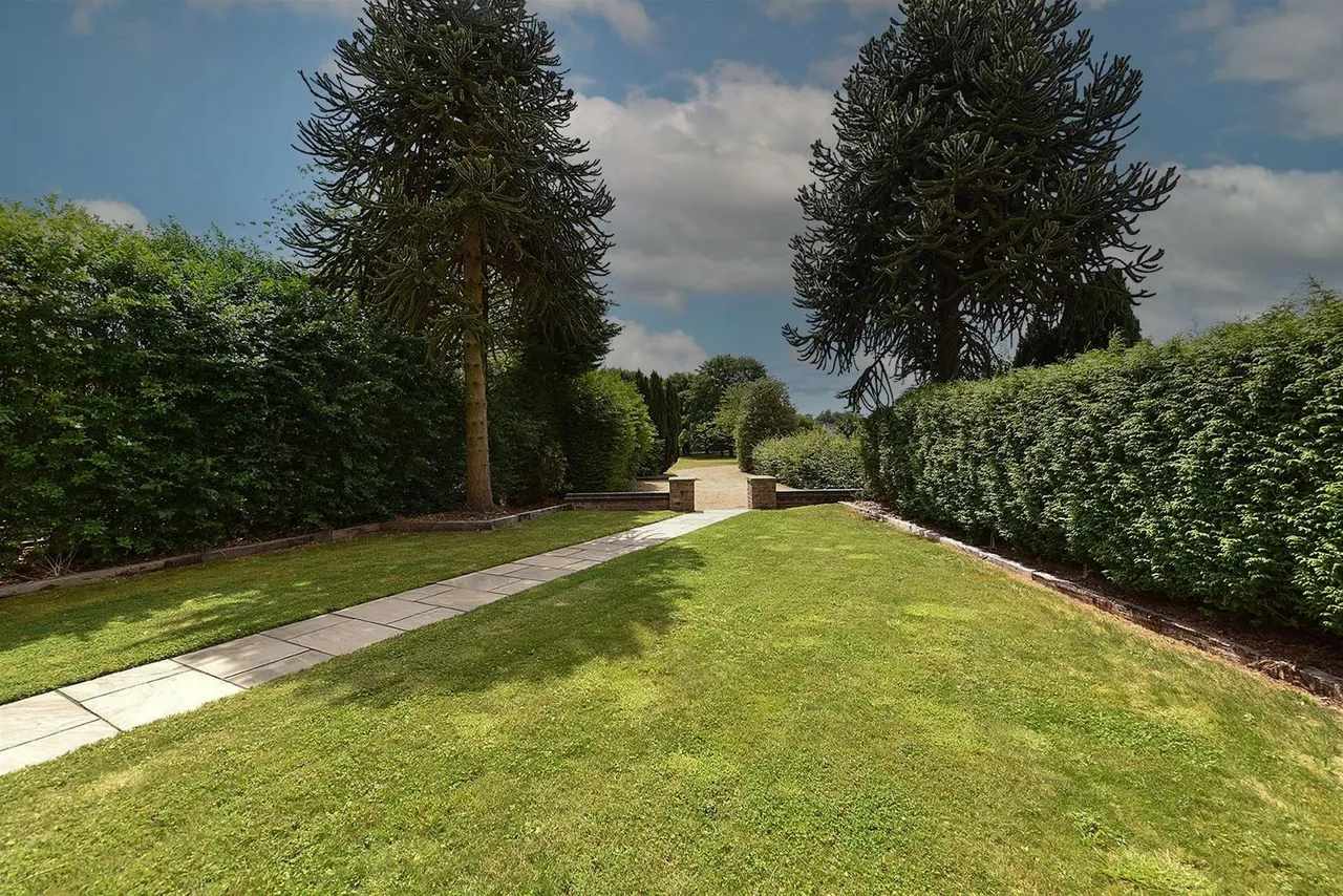 Prestbury Road, Macclesfield, photo 24