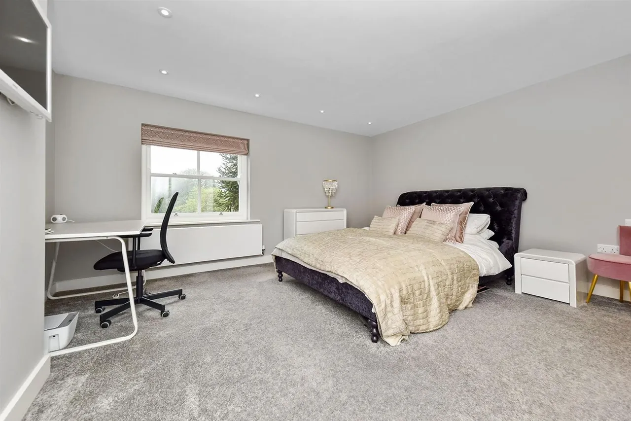 Prestbury Road, Macclesfield, photo 16