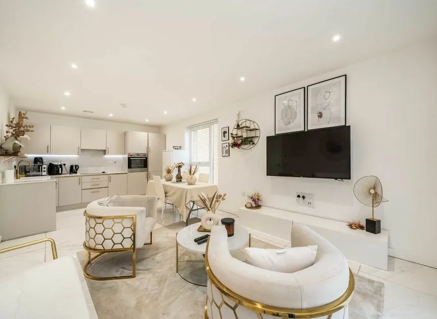 Perryfield Way, West Hendon, NW9, photo 3