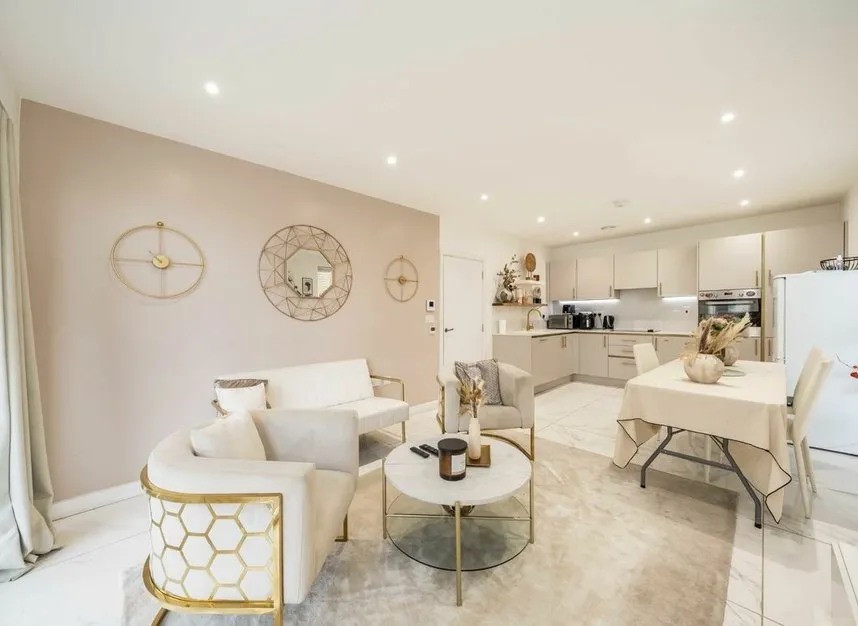 Perryfield Way, West Hendon, NW9, photo 2