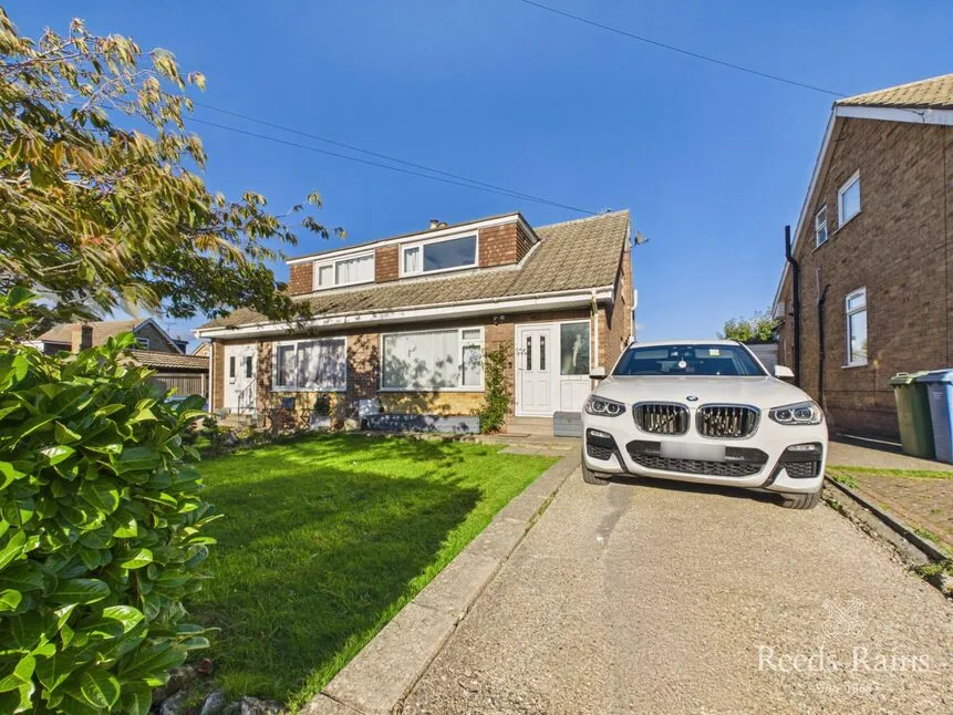 2 bed house to rent, Main Street, Cayton, YO11