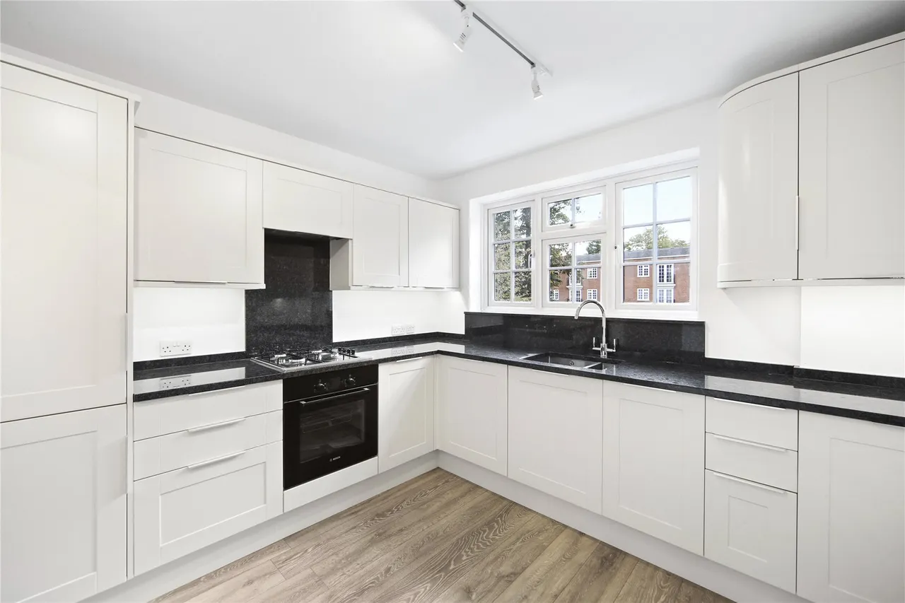 Regents Court, St. Georges Avenue, Weybridge, Surrey, KT13, photo 3