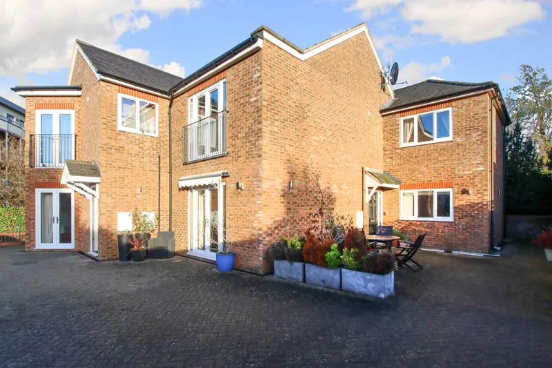 2 bed property for sale — Brook Street, Tring, Hertfordshire, HP23 5PF
