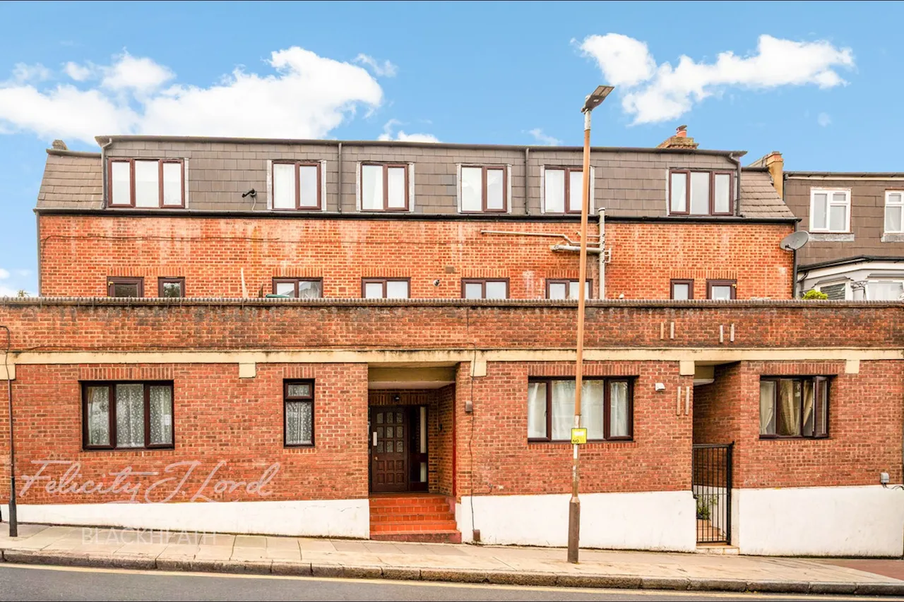 Charlton Church Lane, London, photo 6