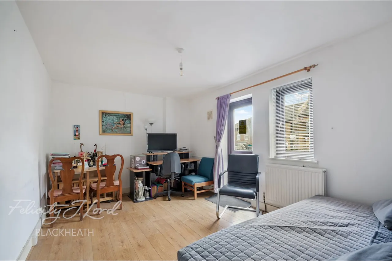 1 bed flat for sale, Charlton Church Lane, London