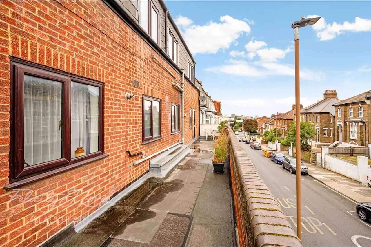 Charlton Church Lane, London, photo 8