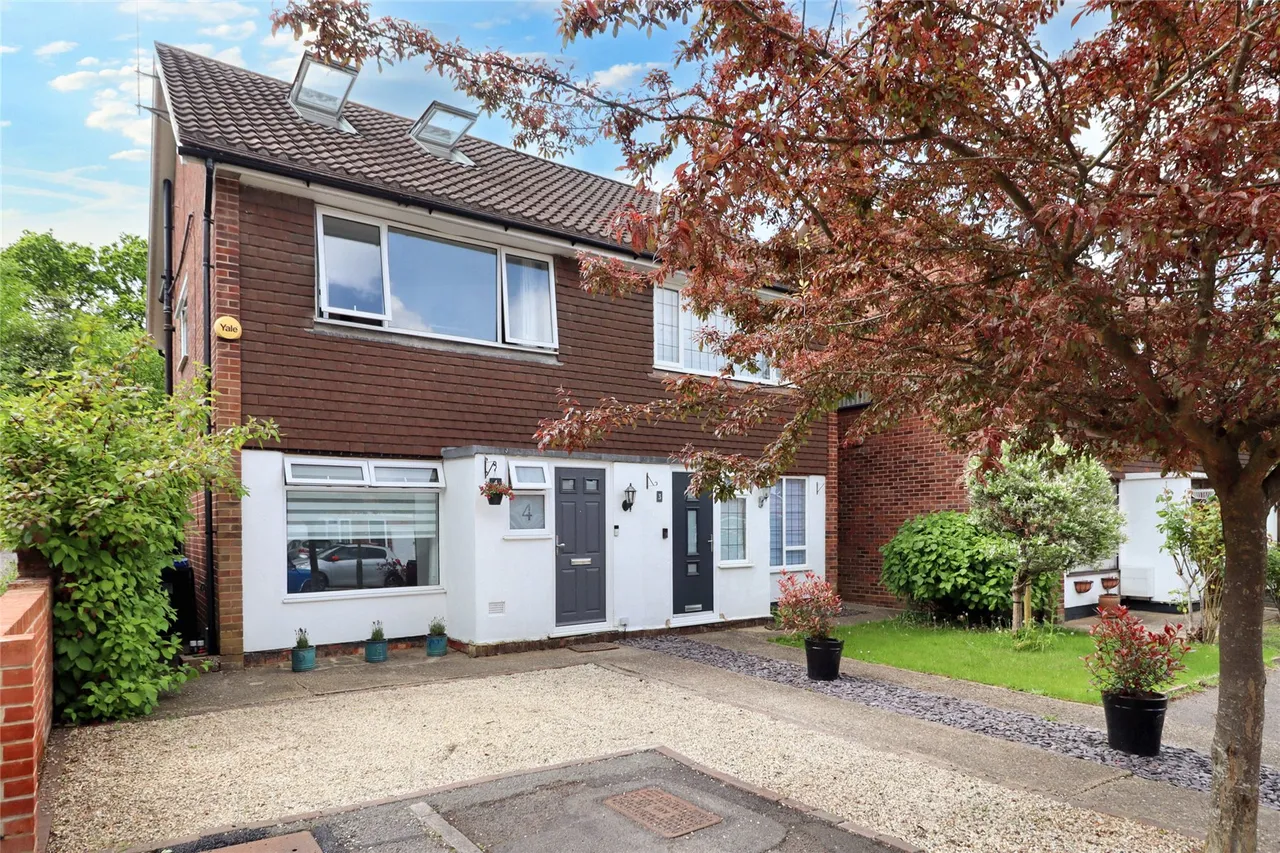 4 bed house for sale, Martin Way, Woking, GU21