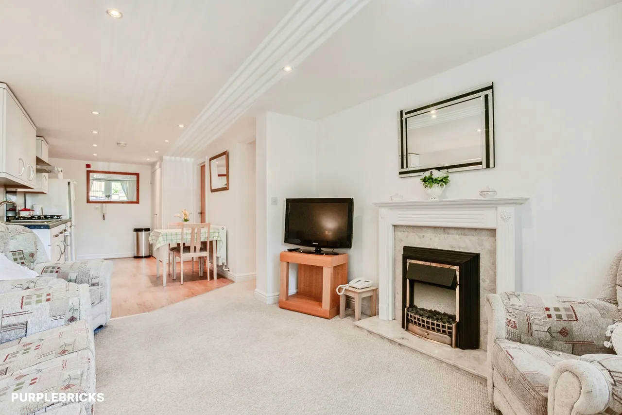 2 bed flat for sale, South Street, Ossett, WF5