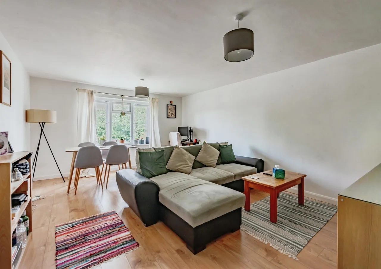 1 bed flat for sale — Horley Road, Redhill