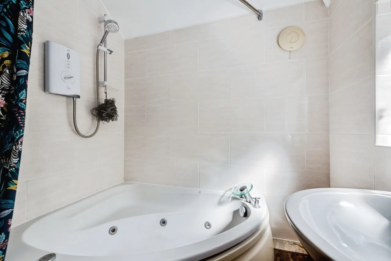 Bowood Road, Swindon, Wiltshire, SN1, photo 22