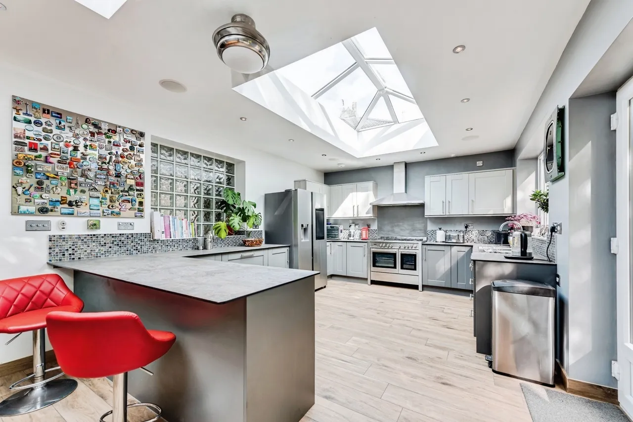 Bowood Road, Swindon, Wiltshire, SN1, photo 3