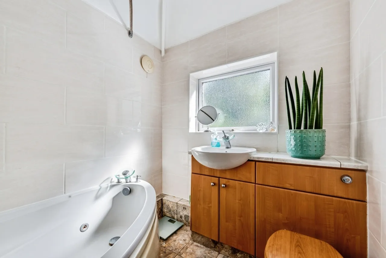 Bowood Road, Swindon, Wiltshire, SN1, photo 21