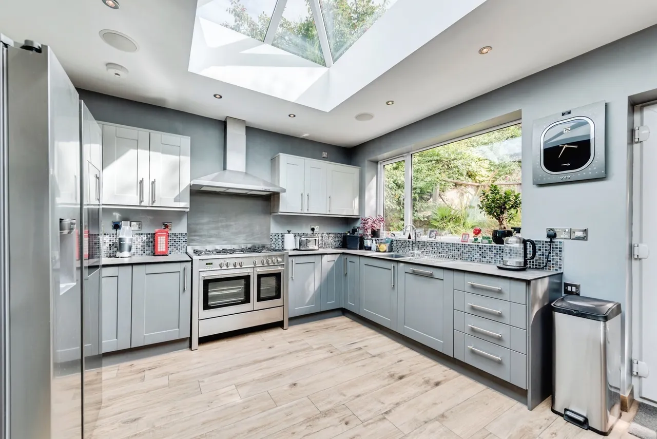 Bowood Road, Swindon, Wiltshire, SN1, photo 11