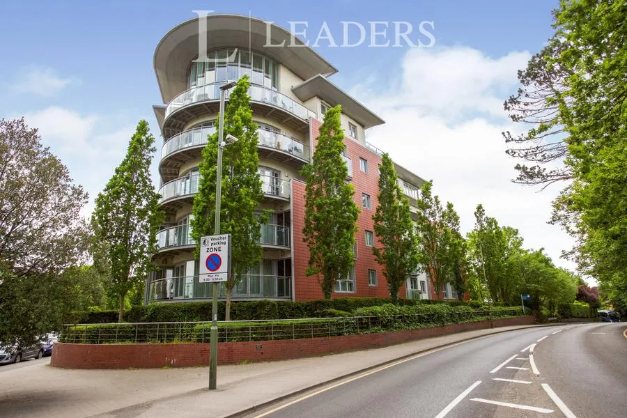 2 bed flat to rent, Park Heights, Constitution Hill, GU22