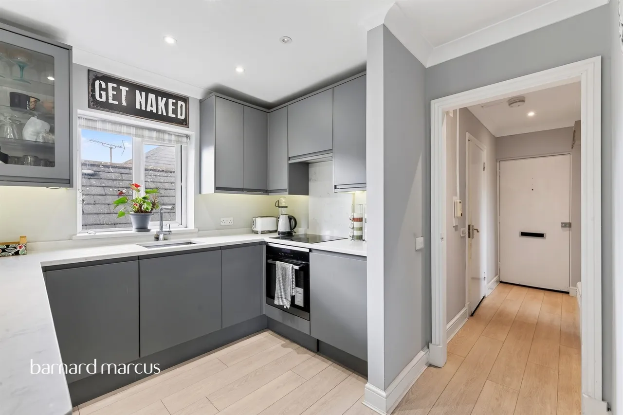 Upper High Street, Epsom, KT17, photo 10
