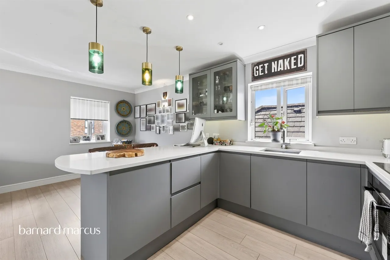 Upper High Street, Epsom, KT17, photo 6