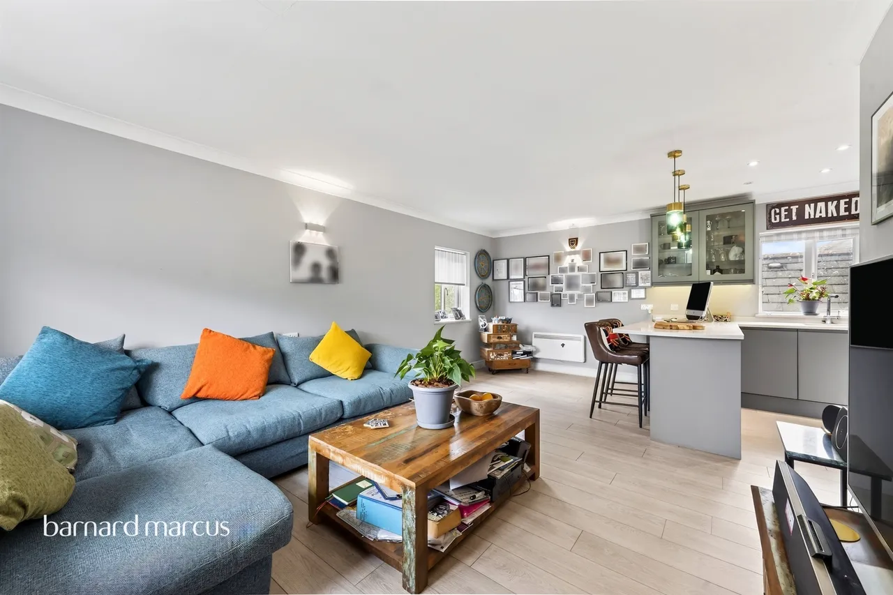Upper High Street, Epsom, KT17, photo 3