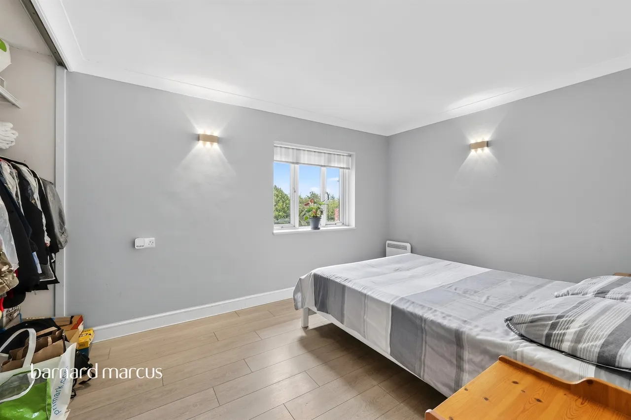 Upper High Street, Epsom, KT17, photo 9