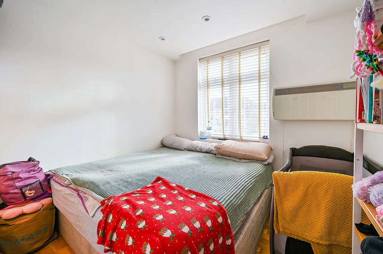 Flat 3, 60 Wesley Avenue, Park Royal, photo 4