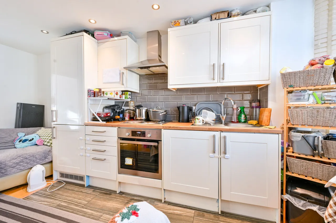 Flat 3, 60 Wesley Avenue, Park Royal, photo 5