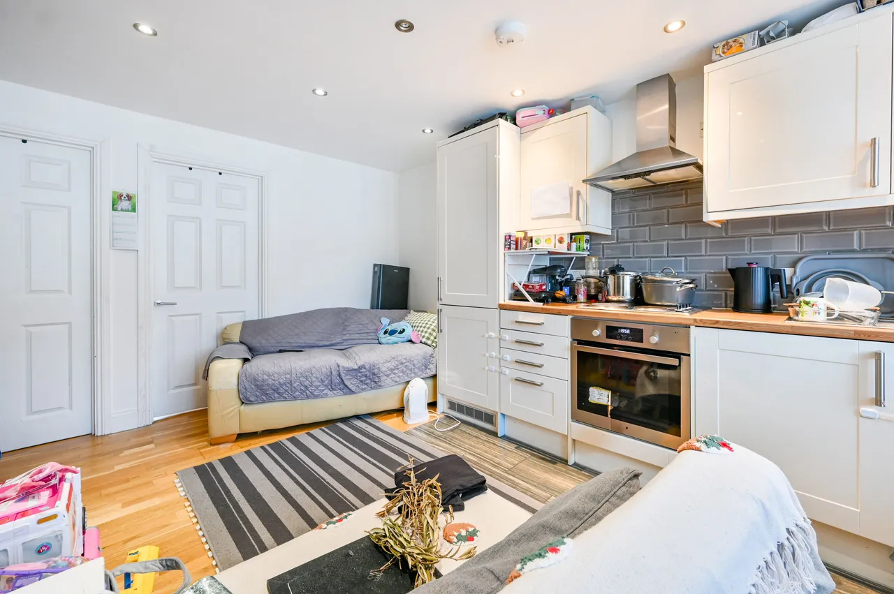 Flat 3, 60 Wesley Avenue, Park Royal, photo 8