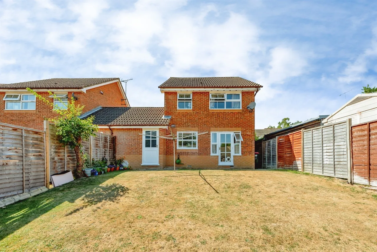 Penfold Road, Maidenbower, RH10, photo 2