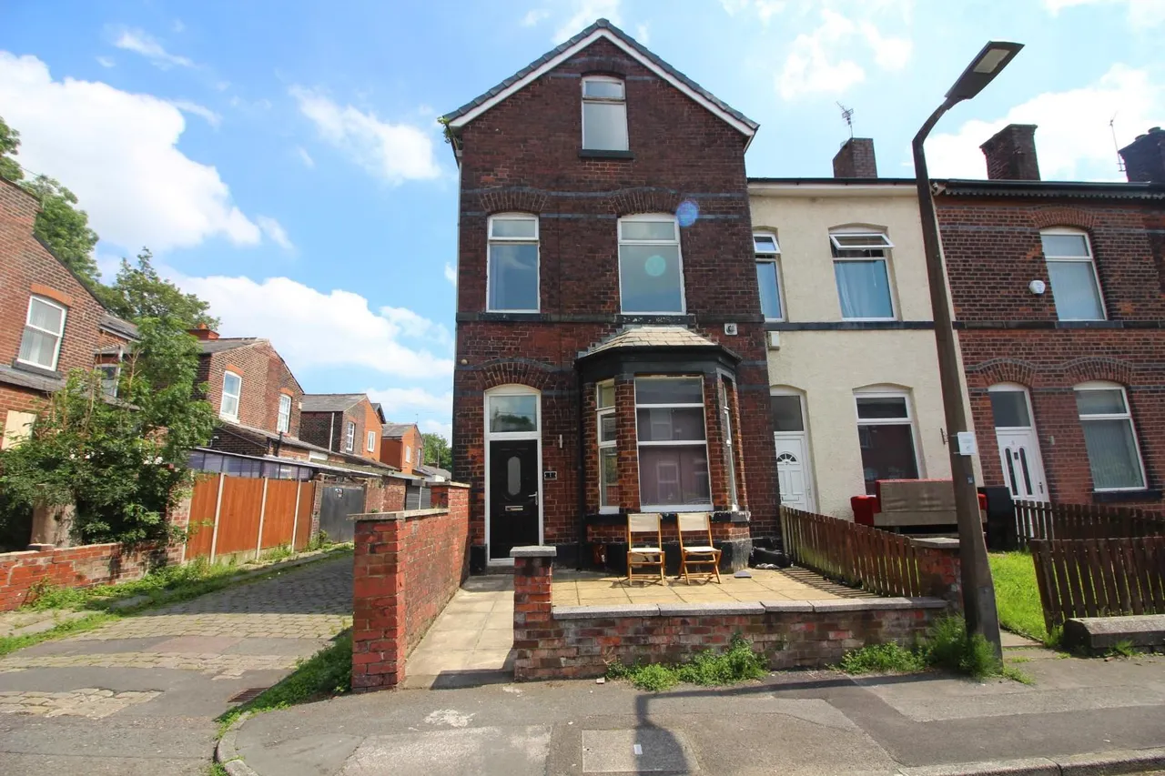 1 bed room to rent, Brierley Street, Bury, BL9