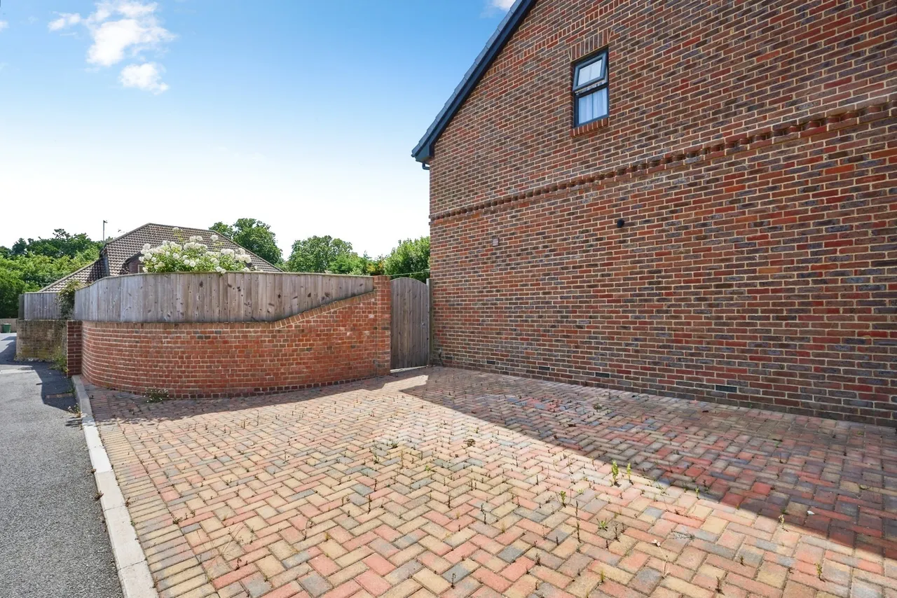 Barrington Close, East Cowes, PO32, photo 20