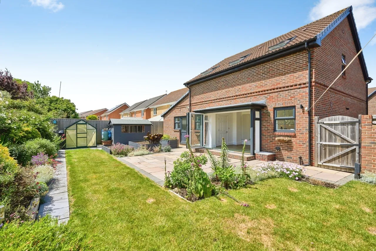Barrington Close, East Cowes, PO32, photo 2