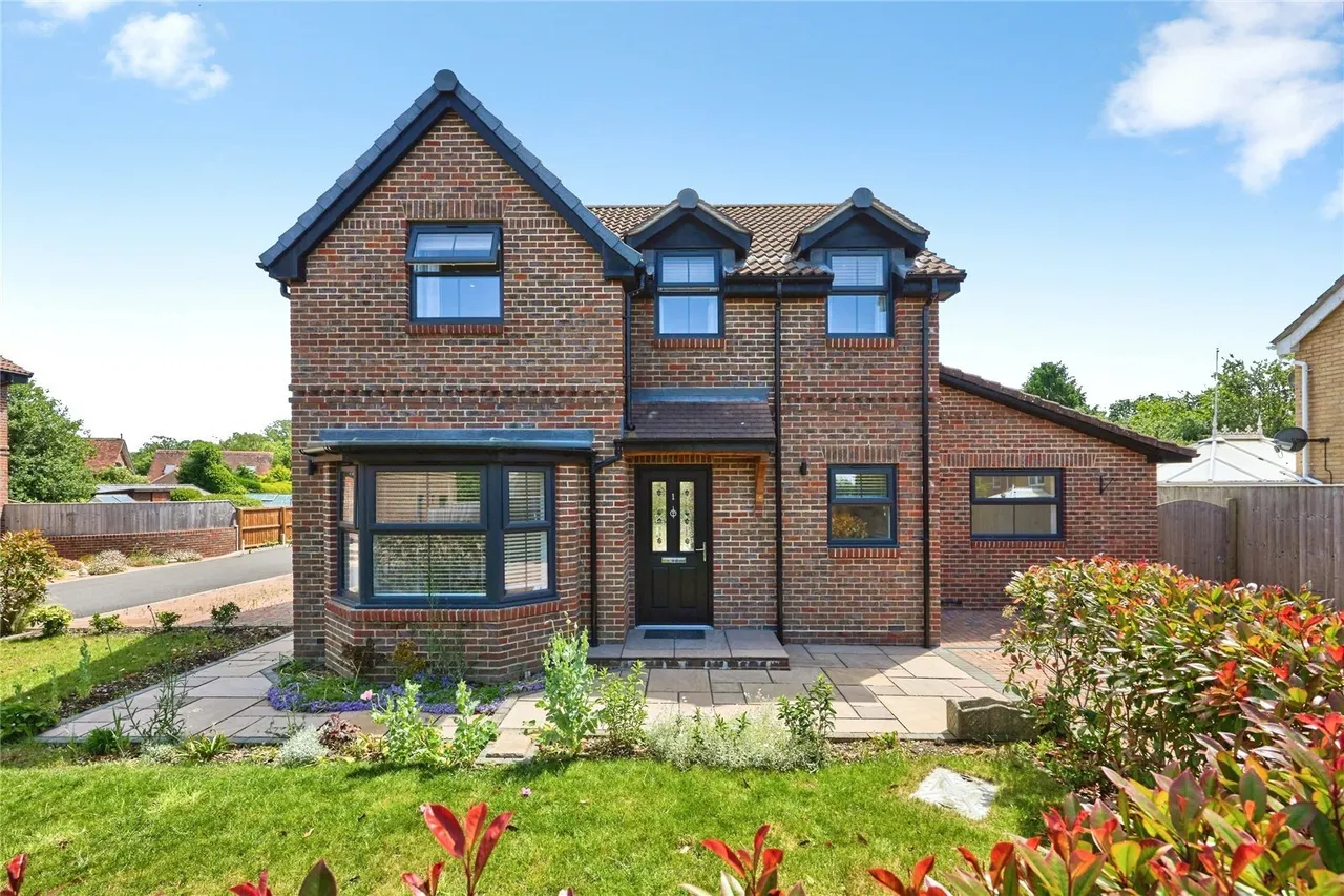 5 bed house for sale, Barrington Close, East Cowes, PO32