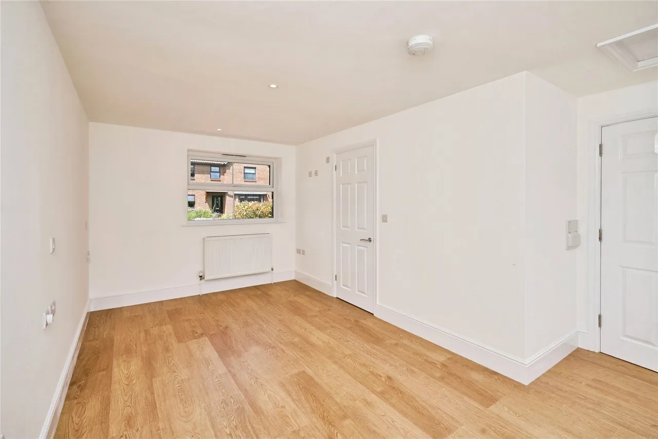 Barrington Close, East Cowes, PO32, photo 8