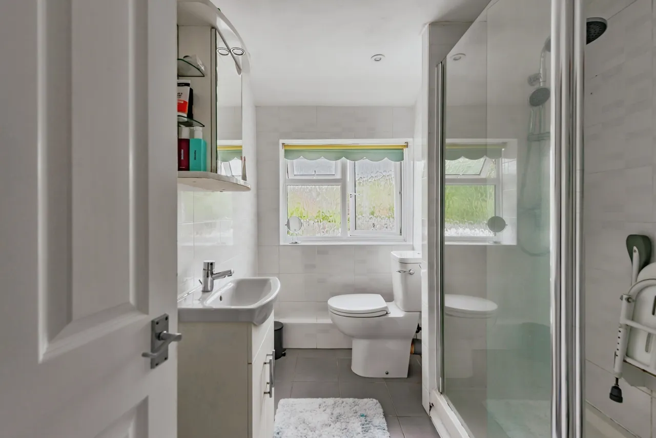 Stafford Road, Crawley, RH11, photo 14