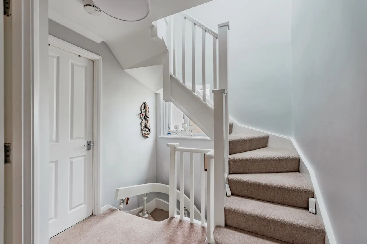 Stafford Road, Crawley, RH11, photo 15