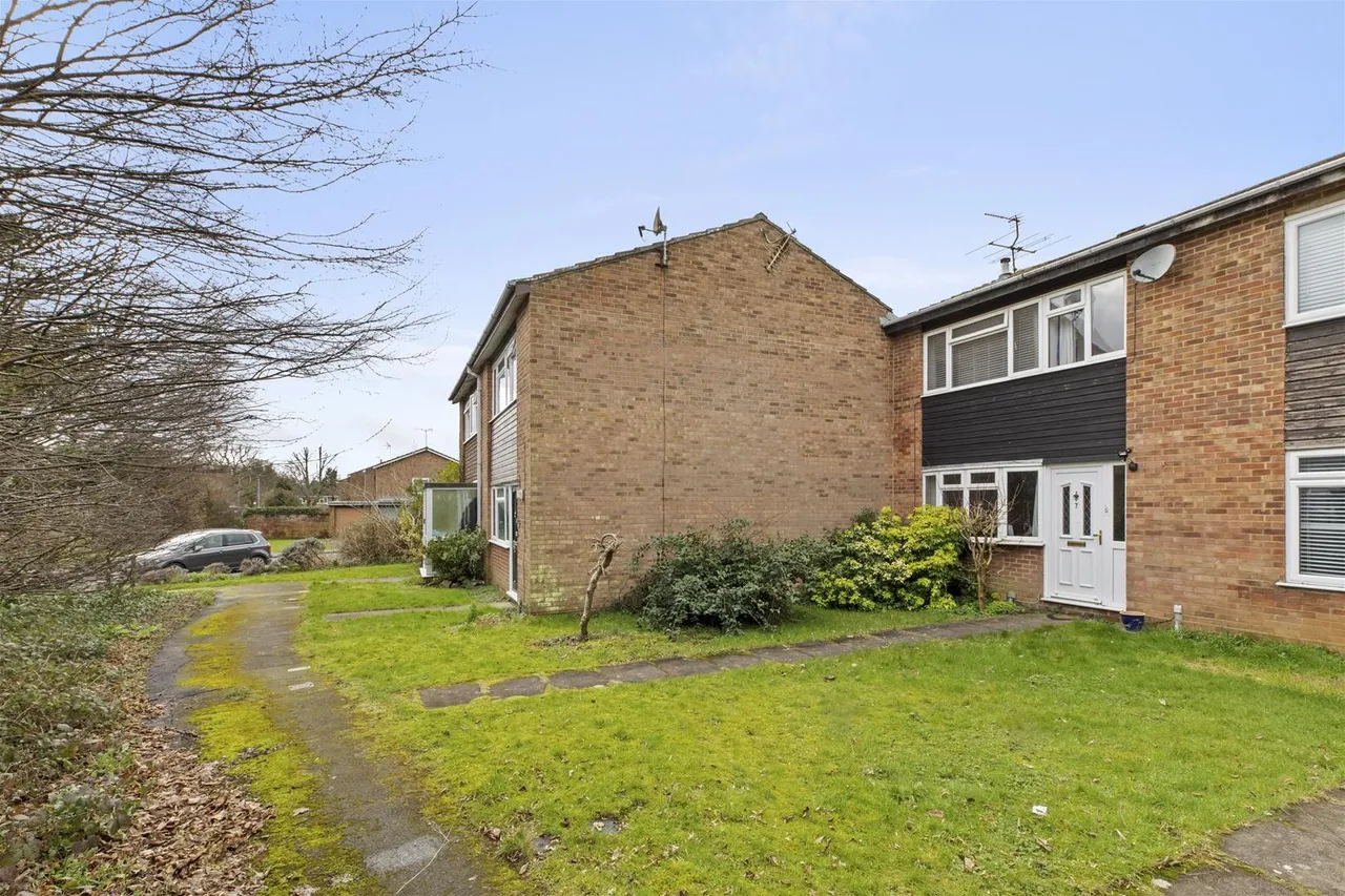 Cypress Walk, Hazlemere, HP15, photo 14