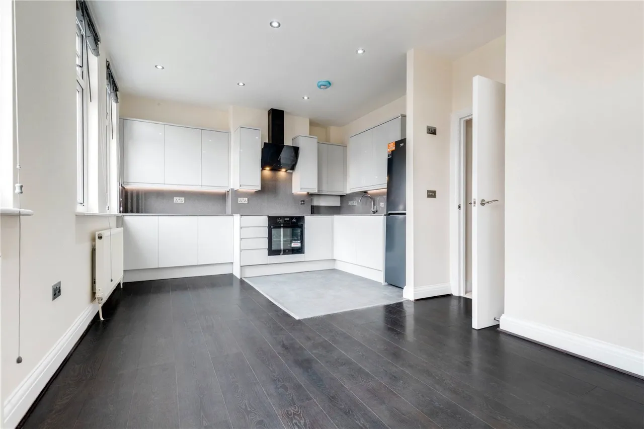 2 bed property let to rent, Arthur Road, Wimbledon Park