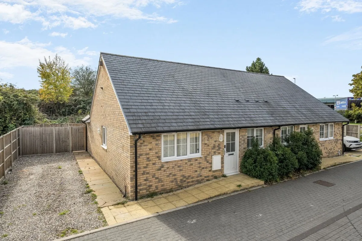 2 bed house for sale, Hitchin Road, Arlesey Central, SG15