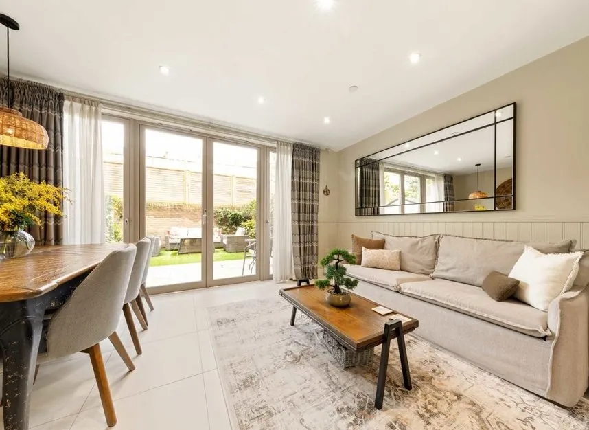 Bourke Close, Clapham, SW4, photo 2