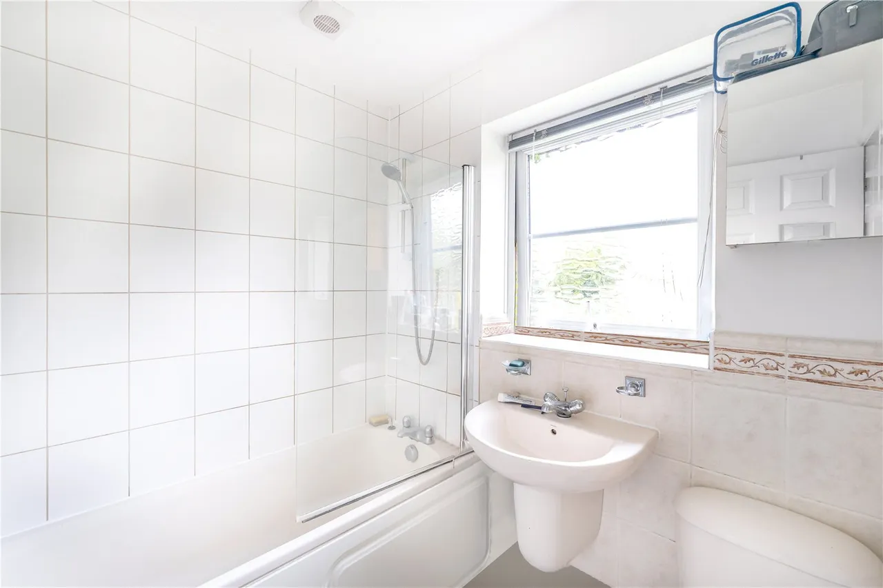 Tulip Close, Hampton, TW12 3SA, photo 4