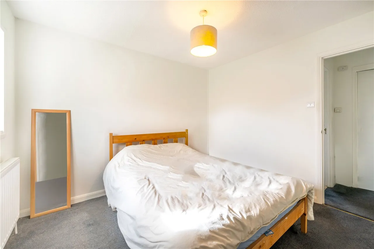 Tulip Close, Hampton, TW12 3SA, photo 3