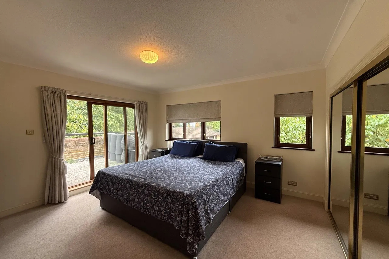 The Gables, Oxshott, KT22, photo 4