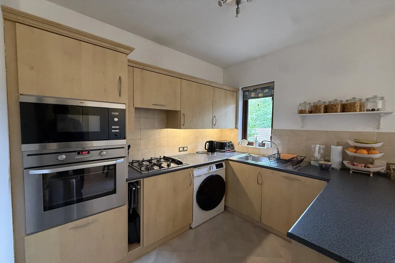 The Gables, Oxshott, KT22, photo 5