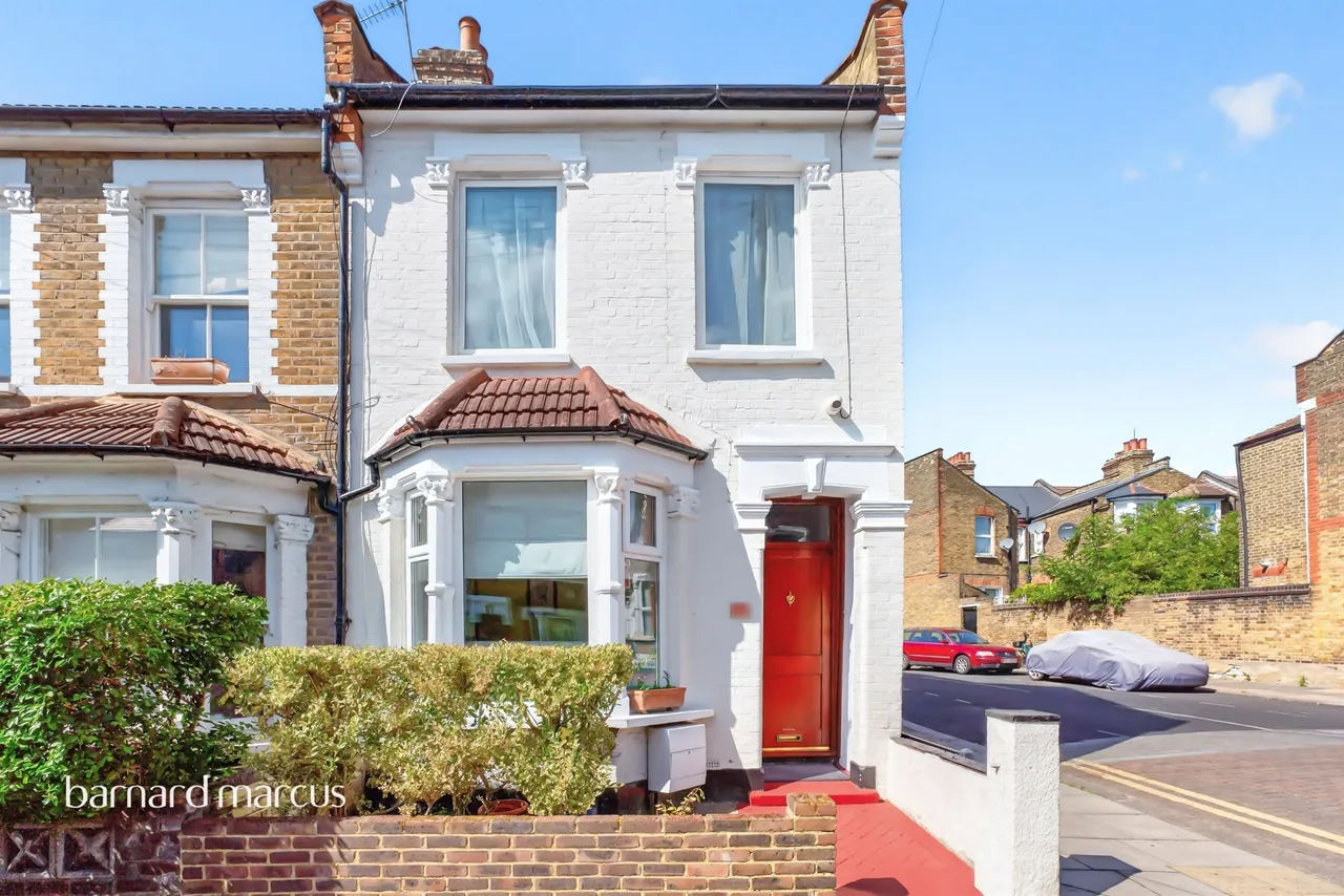 3 bed house for sale — Clonmell Road, London