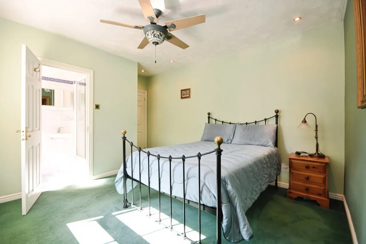 Headingley Close, Basildon, SS13, photo 9