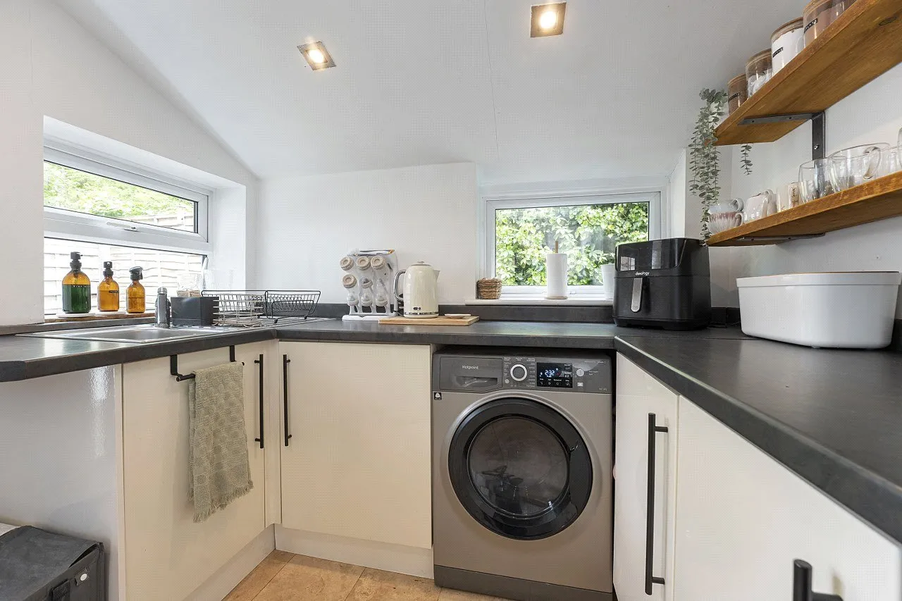 Benhill Wood Road, Sutton, SM1, photo 16