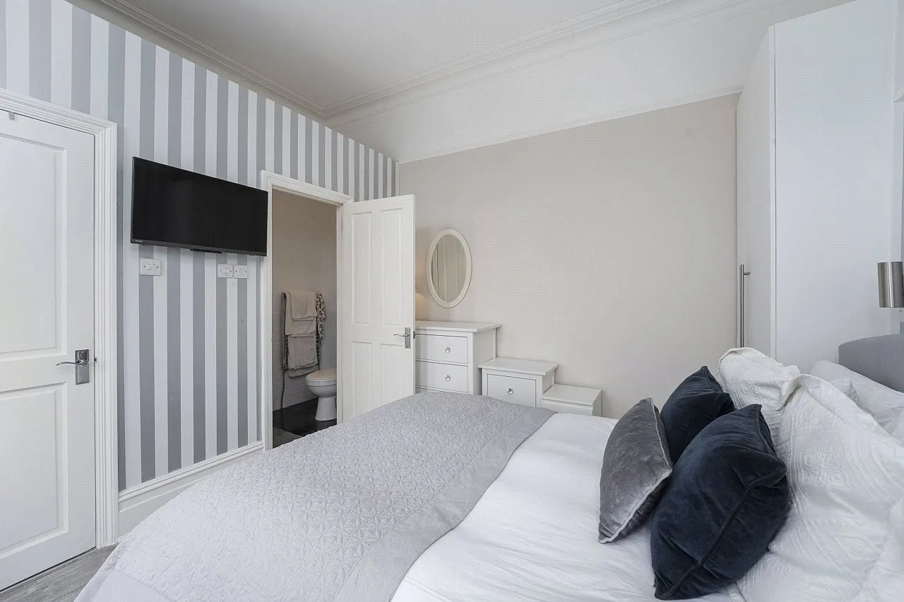 Benhill Wood Road, Sutton, SM1, photo 9