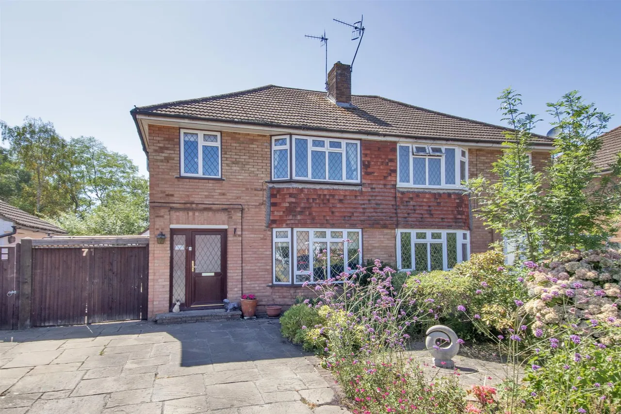 3 bed house for sale, Wealden Close, Hildenborough