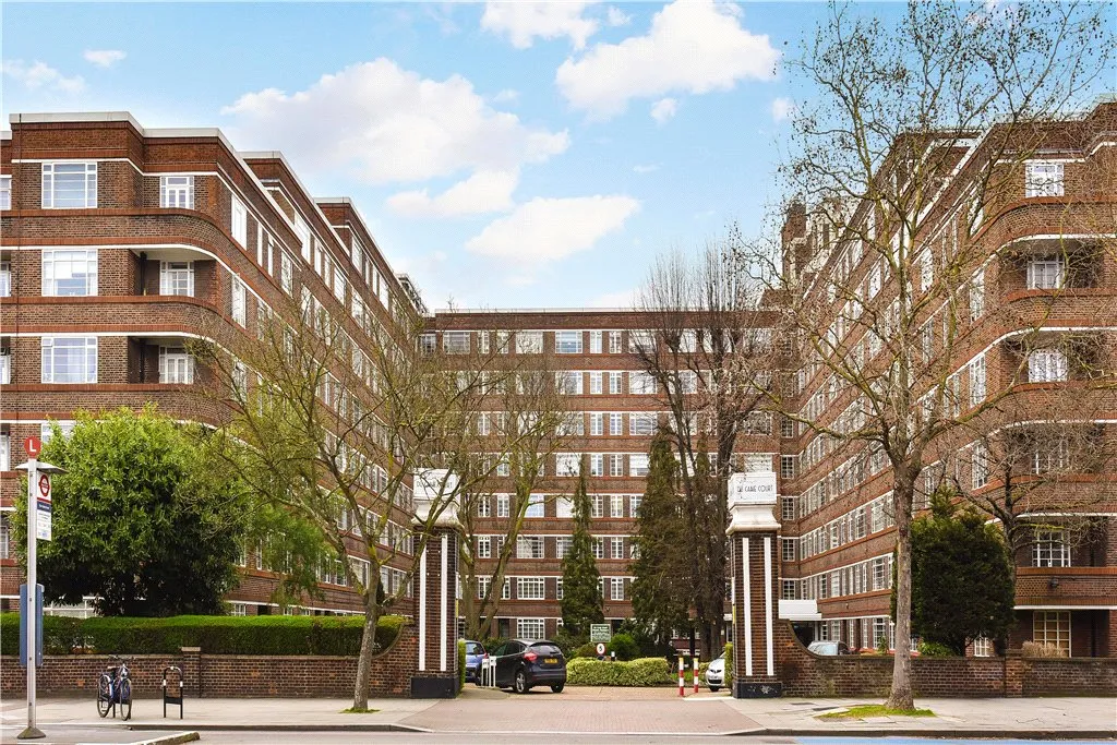 2 bed flat for sale — Balham High Road, London, SW17