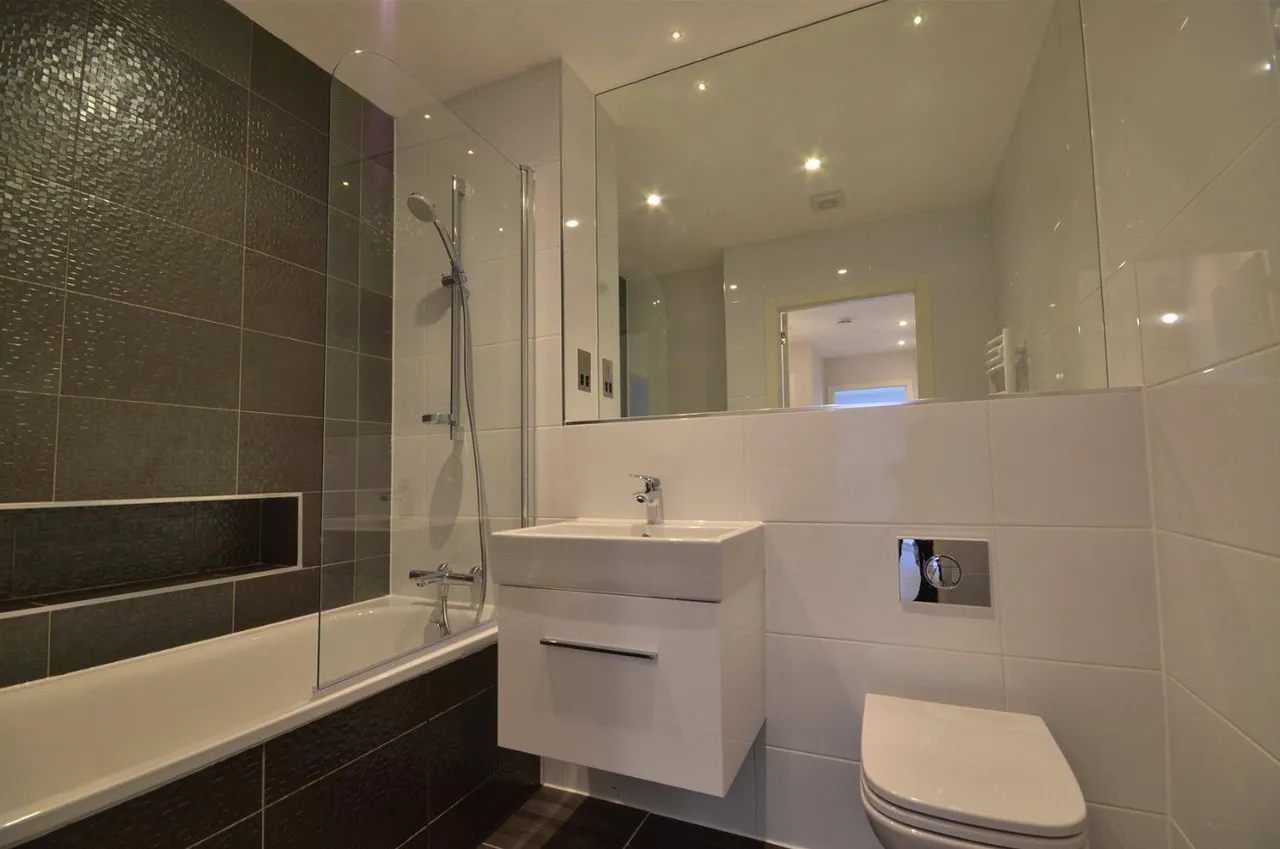 White Lion Close, East Grinstead, RH19, photo 7